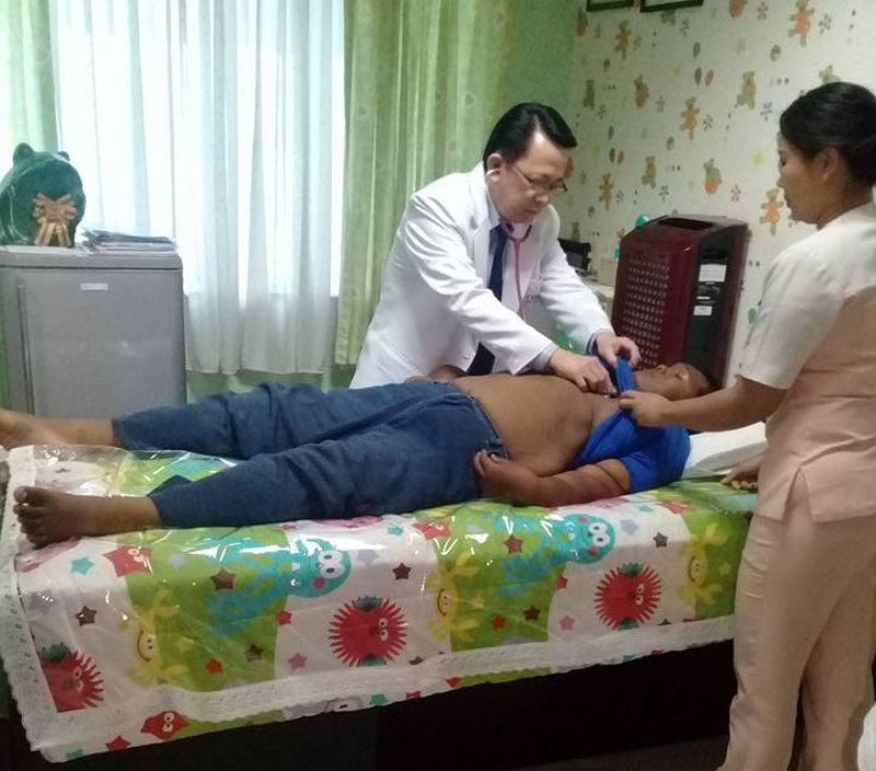 Arya Permana menjalani perawatan di Rumah Sakit OMNI Alam Sutera, Tangerang, Banten. (facebook.com/ade.s.kusumah).
