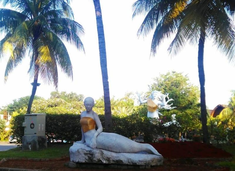 Patung putri duyung yang dipakaikan kemban, dan dipindah lokasinya oleh pengelola Taman Impian Jaya Ancol. Alinea.id/Robertus Rony Setiawan.