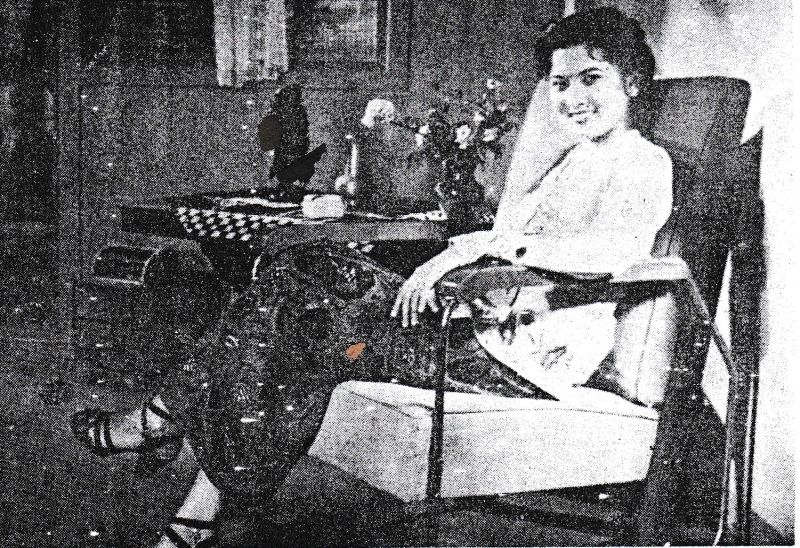 Titien Sumarni sempat menjadi ratu dunia layar lebar Indonesia pada 1950-an. (Repro buku Rahasia Hidup RA Titin Sumarni karya Lingga Wisjnu).