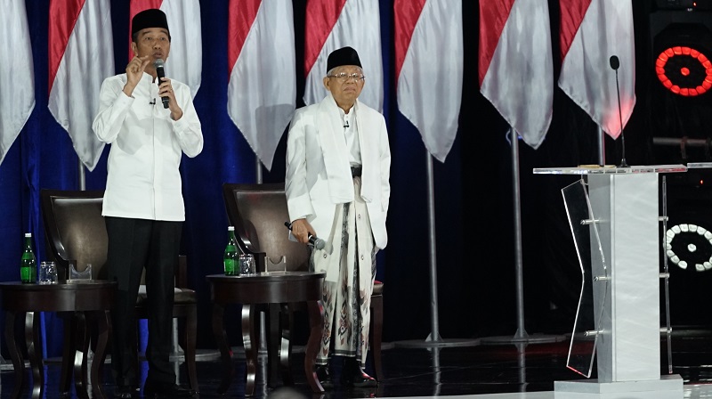 Joko Widodo dan Ma'ruf Amin dalam debat terakhir pilpres, Sabtu (13/4). Alinea.id/Ahmad Rifwanto