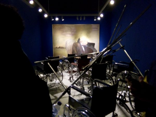 Instalasi seni untuk mendampingi lukisan Stephen Hawking di Galeri Nasional dalam pameran 57x76. Alinea.id/Saumi