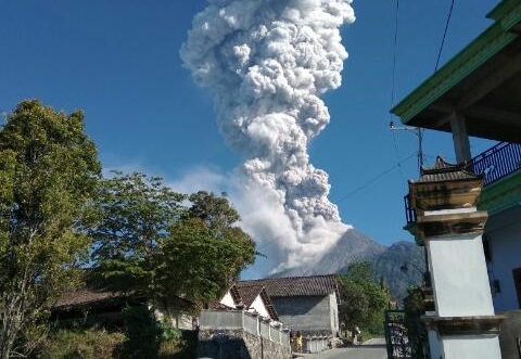 Gunung Merapi meletus. Istimewa