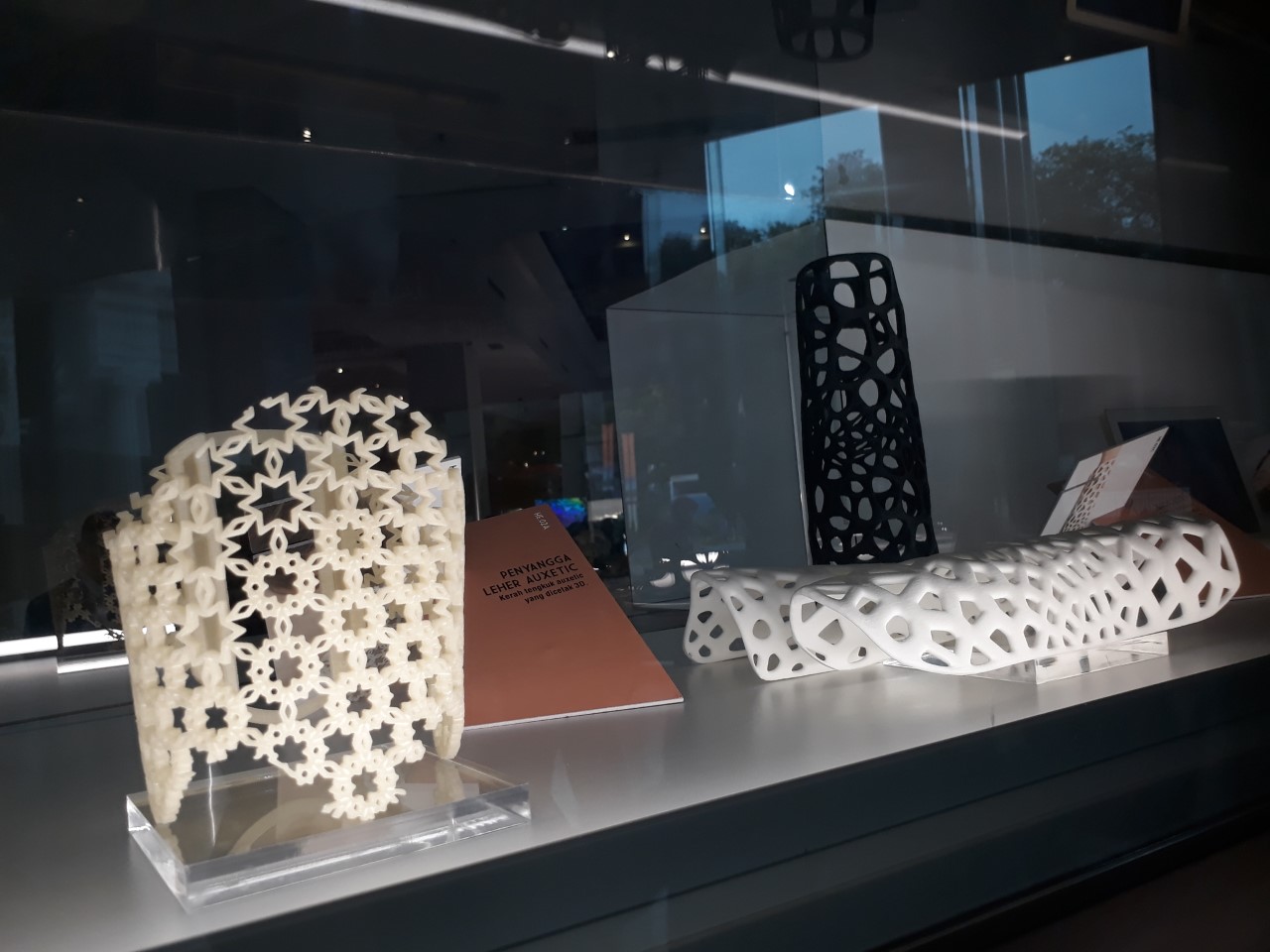 Penyangga leher yang dibuat dengan teknologi cetak 3D.