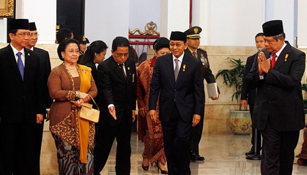 SBY dan Megawati bertemu saat penganugerahan gelar Pahlawan Nasional di Istana Negara, Jakarta, pada 2014./Antara Foto.