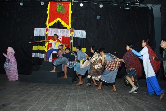 Salah satu adegan dalam teater 'Busung' (Panitia).