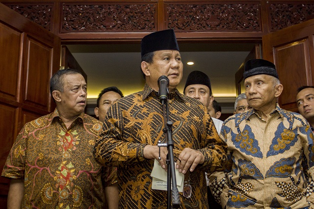 Prabowo Subianto, Djoko Santoso, dan Amien Rais, menanggapi serius kasus Ratna Sarumpaet. (Antara Foto).