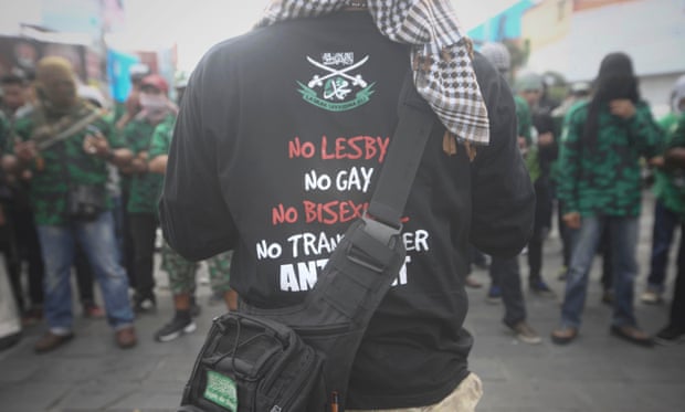 Kelompok yang menentang keberadaan LGBT di Indonesia./ Guardian