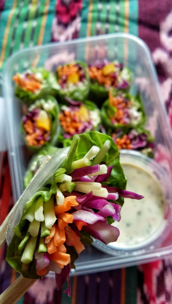 Salah satu menu favorit di outlet Serasa Salad adalah salad roll.Alinea.id/Eka