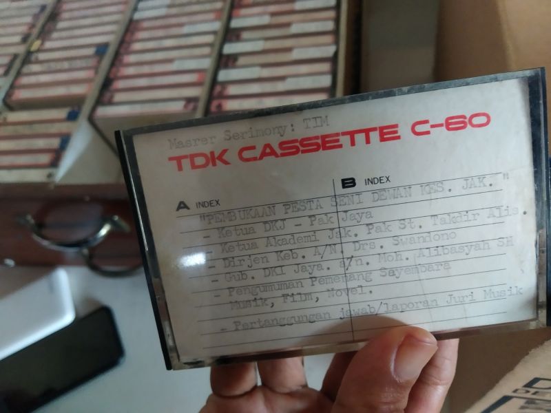 Beberapa arsip kaset rekaman suara dokumentasi DKJ yang tersimpan di ruang kerja DKJ lantai 3 gedung Teater Jakarta, TIM, Rabu (26/2/2020). Alinea.id/Robertus Rony Setiawan