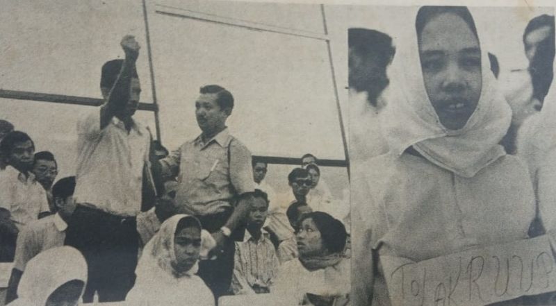 Aksi unjuk rasa di dalam Gedung DPR pada 1973. /Sinar Harapan, 27 September 1973.