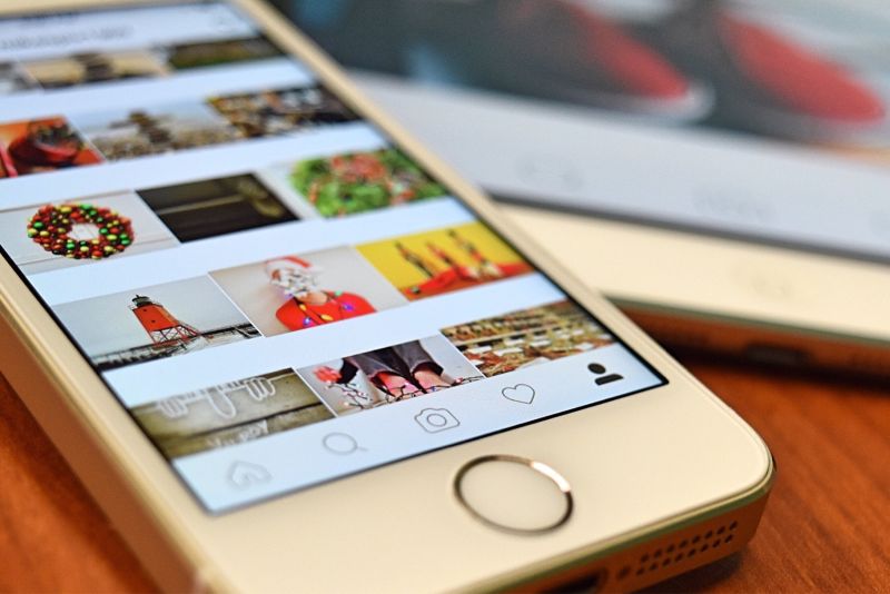 Instagram bisa menjadi mata pencaharian influencer dengan mempromosikan produk. /Pexels.com