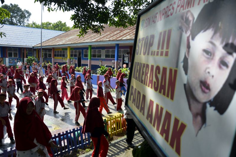 Siswa SDN 145 Inpres Pampangan melakukan senam kreasi saat mencanangkan program Sekolah Ramah Anak di Kabupaten Maros, Sulawesi Selatan, Rabu (5/2/2020). Foto Antara/Abriawan Abhe..