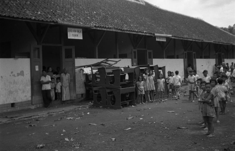Keadaan di Sekolah Rakyat Toeren, Jawa Timur pada 20 Desember 1948. Foto Nationaal Archief, CC0/nationaalarchief.nl.