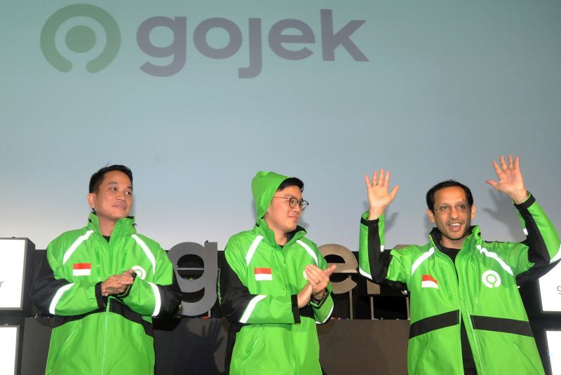 Pendiri Gojek Nadiem Makarim (paling kanan) saat peluncuran logo baru Gojek. /Antara Foto.