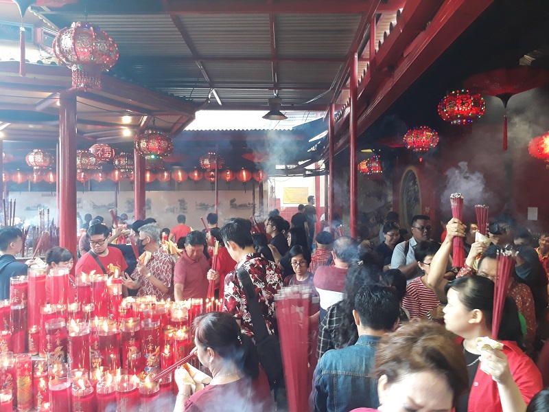Warga Tionghoa merayakan Tahun Baru Imlek 2571 di Wihara Dharma Bhakti, Petak Sembilan, Jakarta Barat, Sabtu (25/1). Alinea.id/Valerie Dante