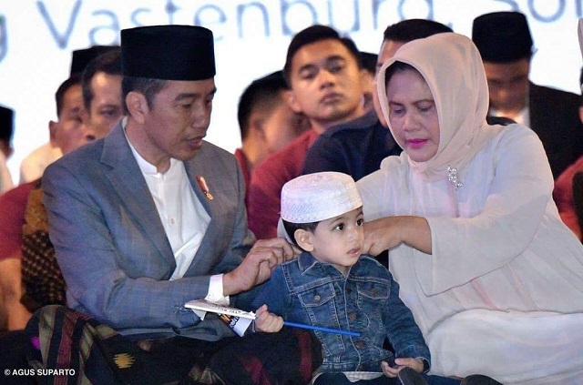 Presiden Joko Widodo kerap membawa cucu pertamanya Jan Ethes Srinarendra di sejumlah acara ketimbang putra bungsunya Kaesang Pangarep. / Facebook Joko Widodo