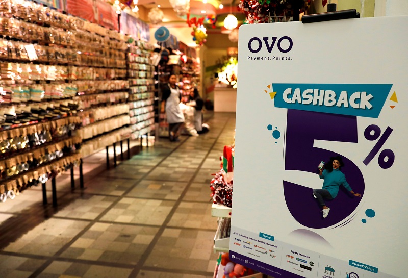 Layanan pembayaran digital OVO di pusat perbelanjaan Jakarta. Mayoritas perusahaan dompet digital memberikan promosi besar-besaran kepada konsumen. / Reuters