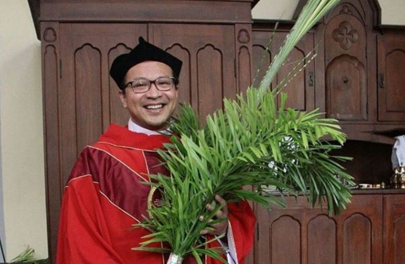 Pastor Kepala Gereja Katedral Jakarta Romo Albertus Hani Rudi Hartoko atau yang akrab disapa Romo Hani. Foto Instagram @misdinarkatedraljakarta