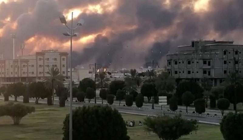 Fasilitas produksi minyak mentah Saudi Aramco di Saudi Arabia diserang oleh drone. / Reuters