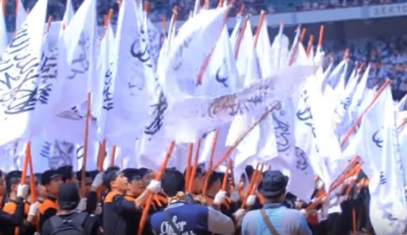 Suasana pawai Hizbut Tahrir Indonesia di Stadion Gelora Bung Karno, Senayan, Jakarta, pada 2015. Foto tangkapan layar Youtube