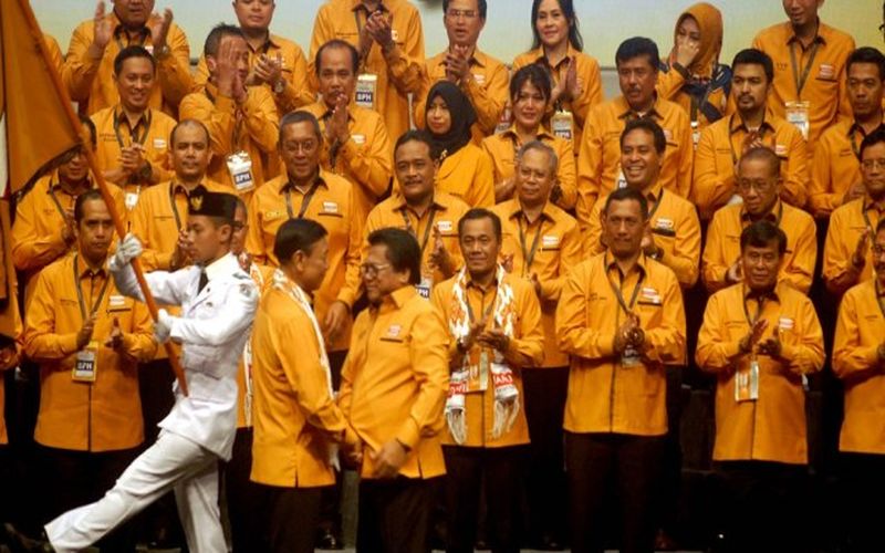 Wiranto bertemu Oesman Sapta dalam rangka menyudahi konflik internal di Hanura. /Antara Foto