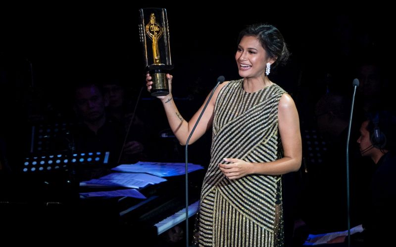 Aktris Raihaanun menyampaikan sambutan seusai menerima piala Pemeran Utama Wanita Terbaik pada Malam Penganugerahan Piala Citra Festival Film Indonesia (FFI) 2019 di Jakarta, Minggu (8/12/2019). /Antara Foto