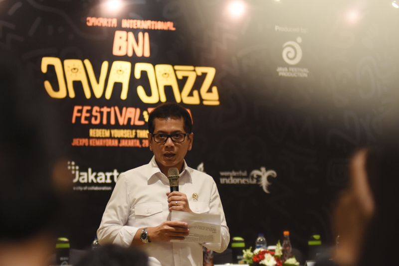 Menteri Pariwisata dan Ekonomi Kreatif Wishnutama memberikan sambutan pada konferensi pers jelang perhelatan BNI Java Jazz Festival 2020 di Jakarta, Rabu (26/2/2020). Foto Antara/Indrianto Eko Suwarso/wsj.