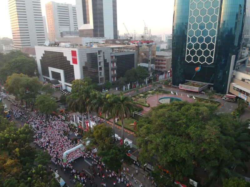 Peserta Jalan Santai 5K dalam rangka HUT ke-74 RI, di Jakarta, Minggu (18/8). Jalan Santai 5K yang diikuti 4500 karyawan dan masyarakat itu juga sebagai rangkaian dari program BUMN Hadir Untuk Negeri (BHUN)./ dok. Pupuk Indonesia