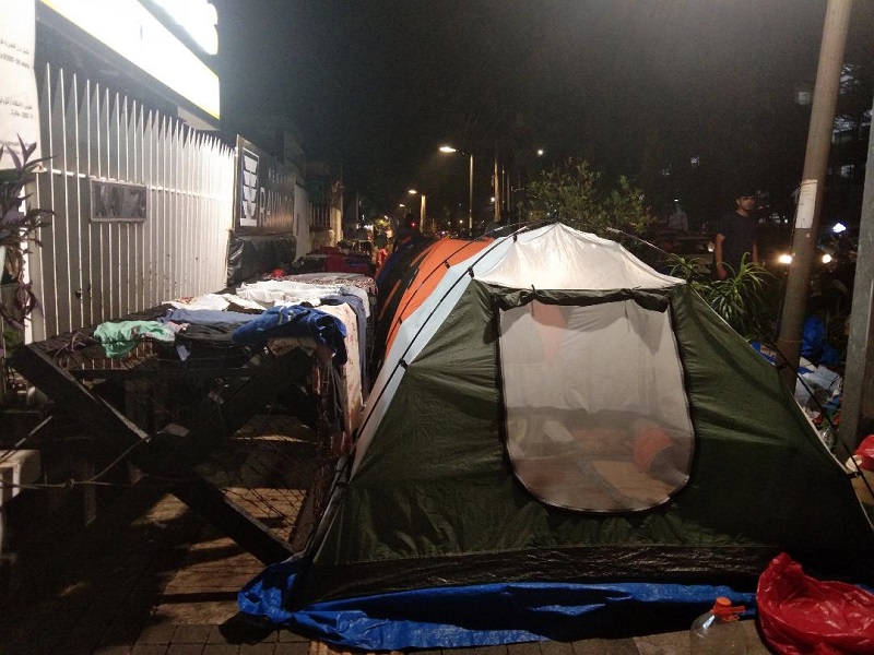 Tenda-tenda pengungsi di muka kantor UNHCR Jakarta di kawasan Kebon Sirih, Selasa (2/7). Alinea.id/Khairisa Ferida