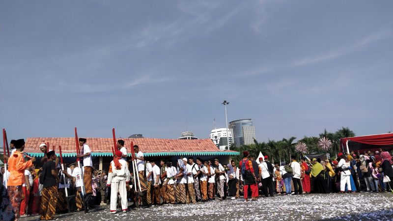 Warga merayakan Lebaran Betawi untuk pertama kalinya di Monas, Jakarta Pusat, Minggu (21/7). Alinea.id/Soraya Novika