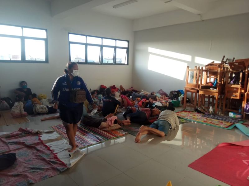 Suasana pengungsian di SD 03 Rawa Buaya, Cengkareng, Jakarta Barat, Minggu (21/2). Alinea.id/Kudus Purnomo Wahidin.