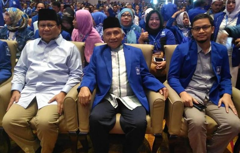 Mantan Ketua Dewan Kehormatan PAN Amien Rais (tengah), Hanafi Rais (kanan) dan Ketua Umum Partai Gerindra Prabowo Subianto (kanan). Foto Instagram @amienraisofficial