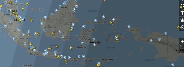 Pantauan lalu lintas udara melalui situs flightradar24.com pukul 18:02 Waktu Indonesia bagian Barat (WIB) pada Sabtu (2/5). Dokumentasi.