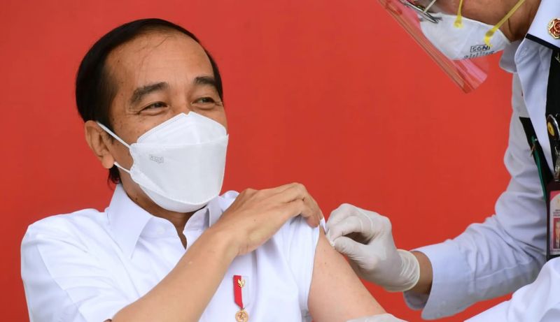  Presiden Joko Widodo (Jokowi) menjalani vaksinasi Covid-19 di Istana Merdeka, Jakarta Pusat, Rabu (31/1). Foto dok. Biro Pers Sekretariat Presiden/Muchlis Jr