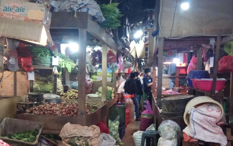 Aktivitas jual beli di Pasar Senen, Jakarta Pusat, Sabtu (13/6). Alinea.id/Kudus Purnomo Wahidin