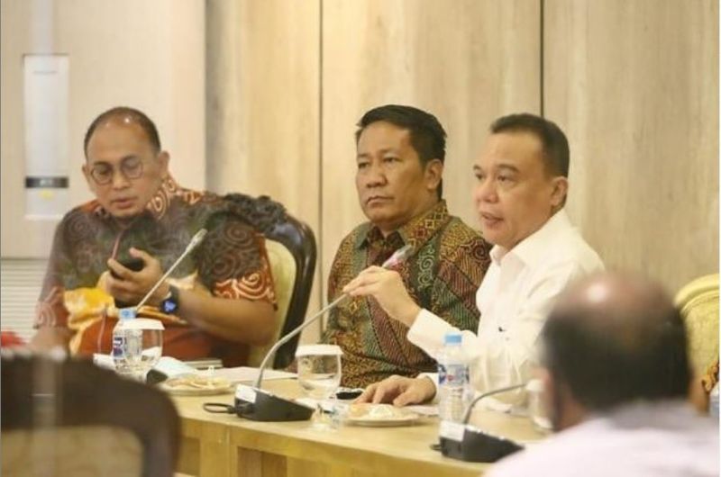 Ketua Baleg RI Supraman Andi Agtas (tengah) bersama Wakil Ketua DPR RI Sufmi Dasco Ahmad. Foto Instagram @supratman08