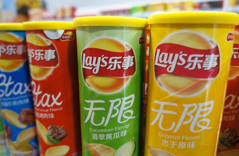 Kemasan snack Lay's di China. Foto Reuters.