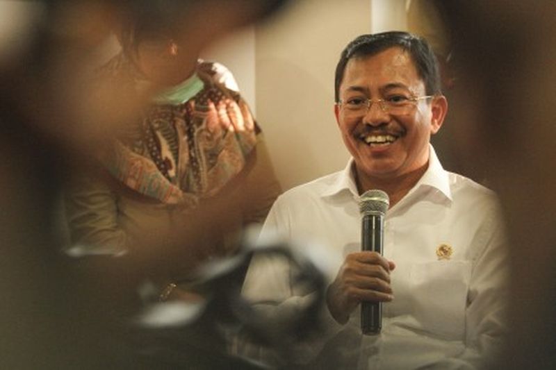 Menteri Kesehatan Terawan Agus Putranto berkunjung ke rumah sakit Mitra Keluarga, Depok, Jawa Barat, Senin (2/3/2020). /Foto Antara