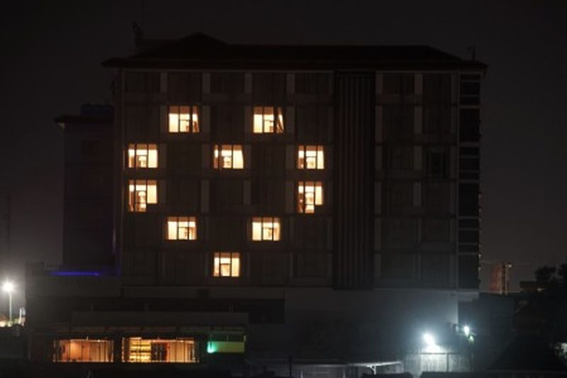 Hotel menyalakan lampu kamar dan membentuk tanda cinta saat aksi From Jogja With Love di Daerah Istimewa Yogyakarta (DIY), Sabtu (4/4). Foto Antara