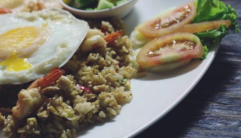 Ilustrasi nasi goreng, makanan khas nusantara. Foto Pixabay