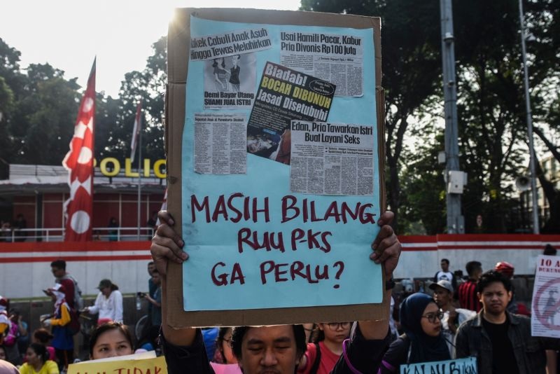  Pengunjuk rasa yang tergabung dalam Gerakan Masyarakat Sahkan RUU Penghapusan Kekerasan Seksual (GEMAS Sahkan RUU P-KS ) melakukan aksi saat Hari Bebas Berkendaraan di kawasan Bundaran HI, Jakarta, Minggu (28/7/2019). Foto Antara.