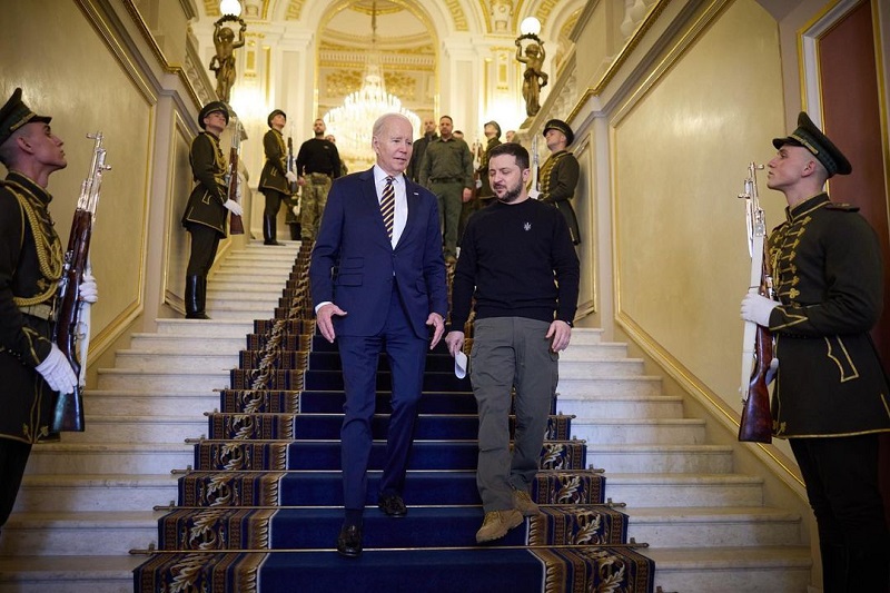  Presiden Amerika Serikat Joe Biden (kiri) bertemu dengan Presiden Ukraina Volodymyr Zelensky (kanan) di Kiev, Ukraina, awal Februari 2023. /Foto Instagram @zelensky_official
