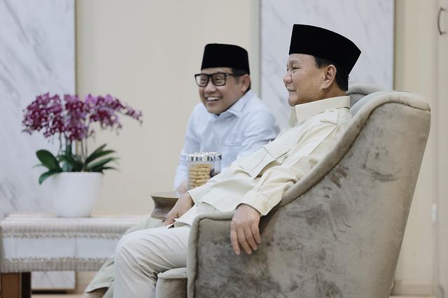 Ketua Umum Partai Gerindra Prabowo Subianto (kanan) berbincang dengan Ketua Umum Partai Kebangkitan Bangsa (PKB) Muhaimin Iskandar (kiri), Juli 2023. /Foto Instagram @prabowo