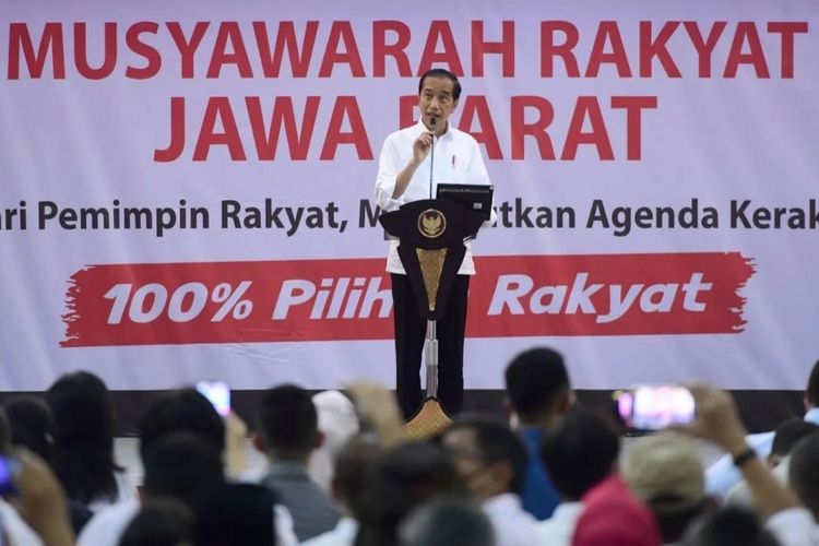 Presiden Joko Widodo berpidato dalam acara Musyawarah Rakyat (Musra) 1 di Arcamanik, Bandung, Jawa Barat, Minggu (28/8). /Foto dok. panitia Musra