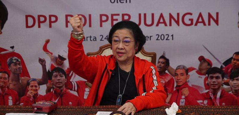  Ketua Umum PDI Perjuangan Megawati Soekarnoputri memberikan penghargaan kepada atlet yang berprestasi pada ajang Paralimpiade Tokyo 2020. Penghargaan diserahkan di kantor DPP PDI Perjuangan, Jakarta, Jumat (24/9/2021)./Foto pdiperjuangan.id