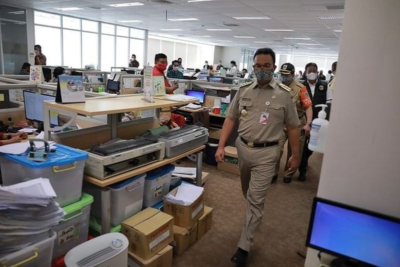Gubernur DKI Jakarta Anies Baswedan melakukan inspeksi mendadak ke beberapa gedung perkantoran di Jakarta, Selasa (6/7/2021)./Foto Instagram Anies Baswedan.