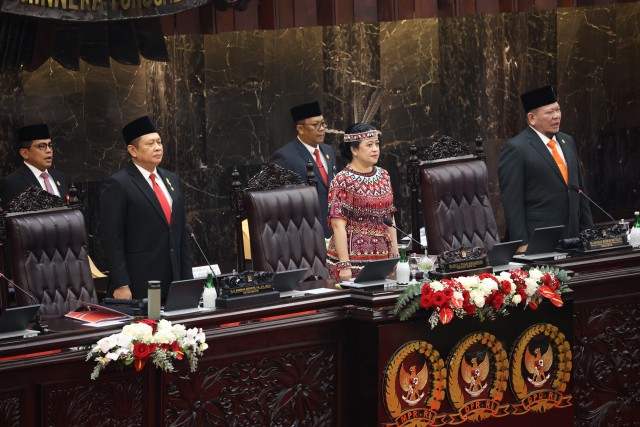 Ketua DPD RI La Nyalla Mahmud Mattalitti (kanan), Ketua DPR RI Puan Maharani (tengah), dan Ketua MPR RI Bambang Soesatyo (kiri) saat menghadiri pembukaan sidang tahunan MPR dan sidang bersama DPR dan DPD tahun 2023 di Gedung Nusantara, Senayan, Jakarta, Selasa (16/8/2023). Foto dok. DPR RI