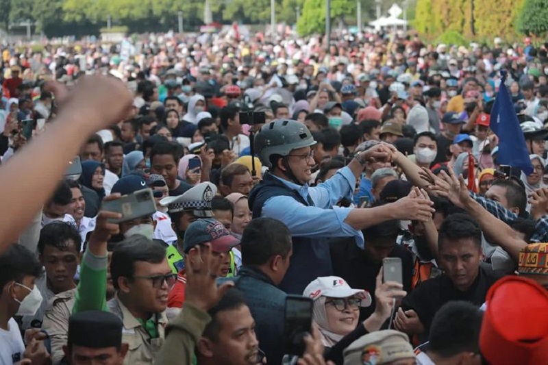 Gubernur DKI Jakarta Anies Baswedan disambut warga DKI di Balai Kota, Jakarta Pusat, Minggu (16/10). /Foto Instagram @aniesbaswedan