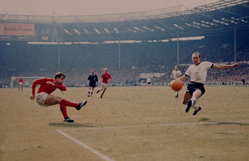 Laga final antara timnas Inggris dan Jerman Barat pada Piala Dunia 1966. /Foto dok. FIFA