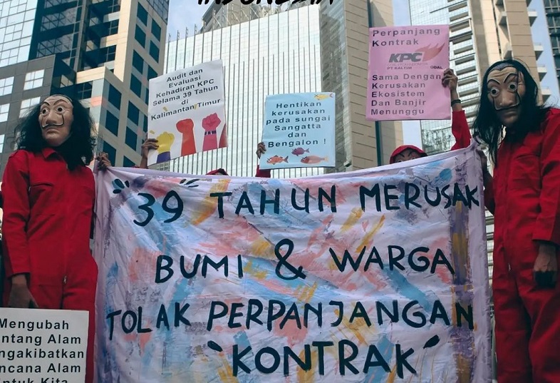 Salah satu aksi unjuk rasa aktivis Jaringan Advokasi Tambang (Jatam) Kalimantan Timur. /Foto Instagram @jatamkaltim
